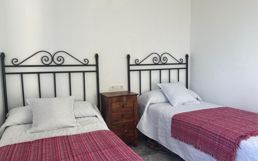 PISO EN VENTA CERCA DE LA PLAYA SAN PEDRO DE ALCANTARA