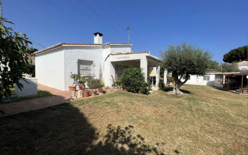 BUENA INVERSION ,VILLA EN VENTA EN MARBELLA EN LAS CHAPAS