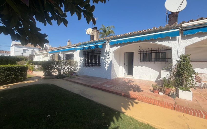 CASA ADOSADA EN CORTIJO BLANCO