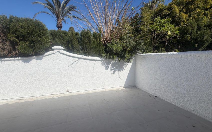CASA ADOSADA EN CORTIJO BLANCO
