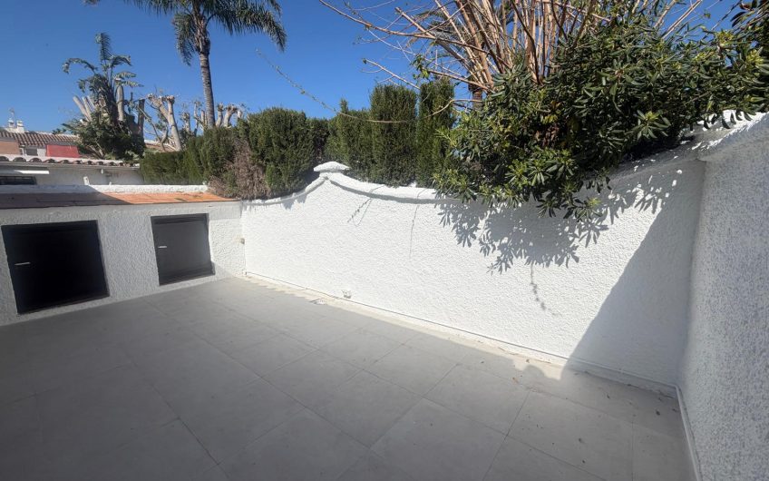 CASA ADOSADA EN CORTIJO BLANCO
