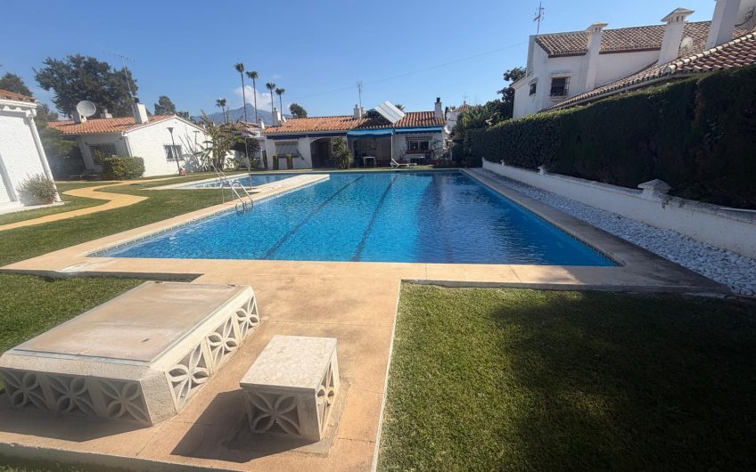 CASA ADOSADA EN CORTIJO BLANCO