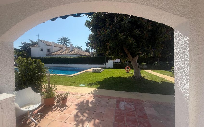 CASA ADOSADA EN CORTIJO BLANCO